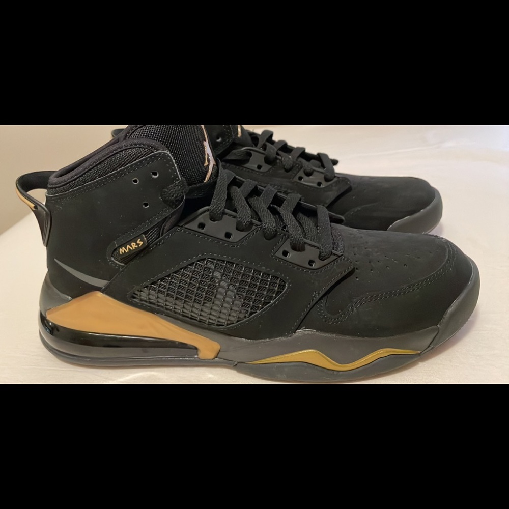 Black and gold Jordan Mars 270